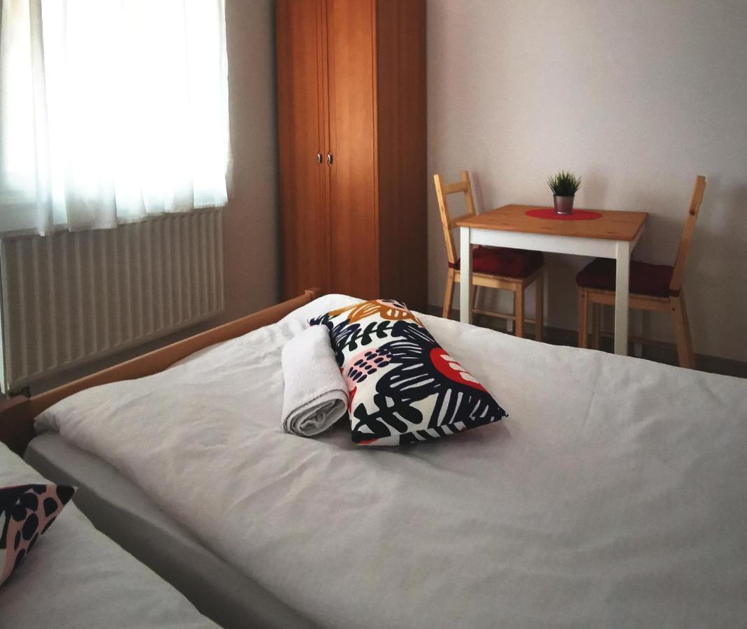 Vila Julija - Apartment & Rooms Otočac Eksteriør billede