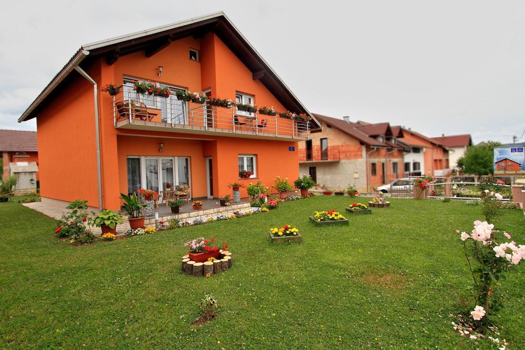 Vila Julija - Apartment & Rooms Otočac Eksteriør billede