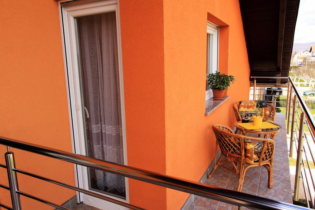 Vila Julija - Apartment & Rooms Otočac Værelse billede