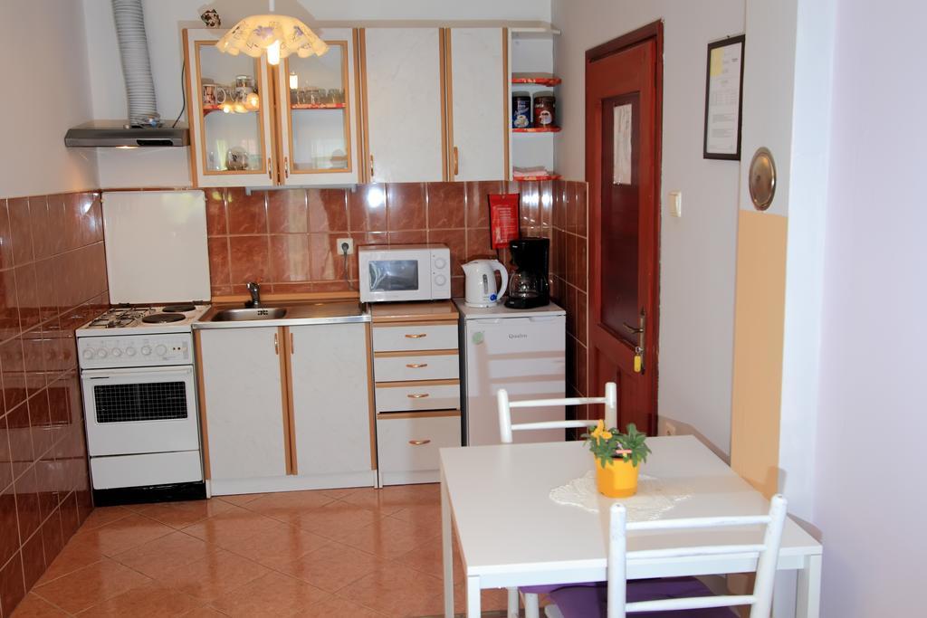 Vila Julija - Apartment & Rooms Otočac Eksteriør billede