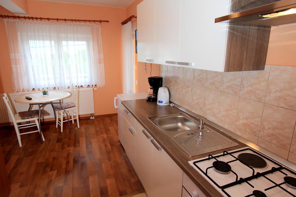 Vila Julija - Apartment & Rooms Otočac Eksteriør billede